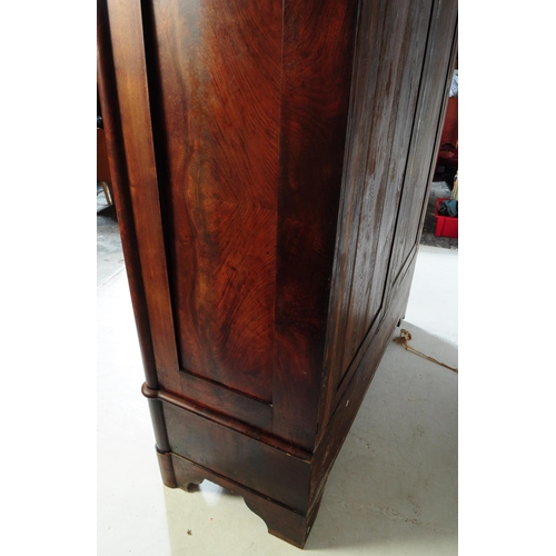 950 - An early 19th century biedermeier (continental) flame mahogany wardrobe armoire. The wardrobe featur... 