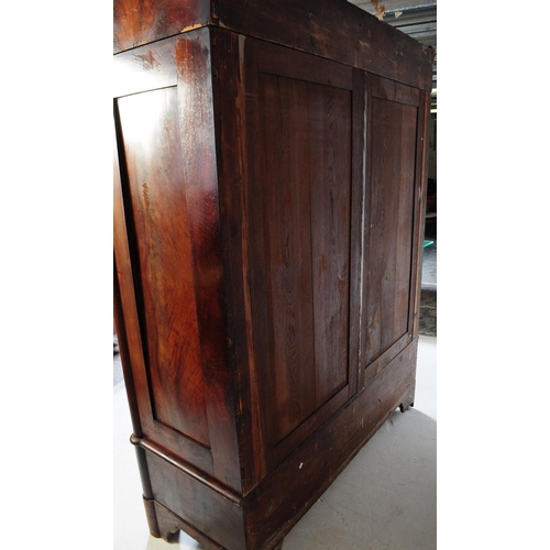 950 - An early 19th century biedermeier (continental) flame mahogany wardrobe armoire. The wardrobe featur... 