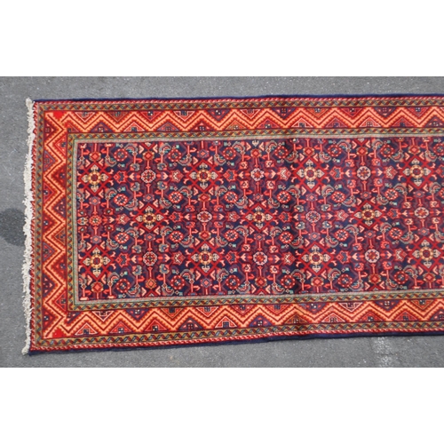 985 - A vintage 20th century North West Persian Malaya runner carpet floor rug. With repeating geometric a... 