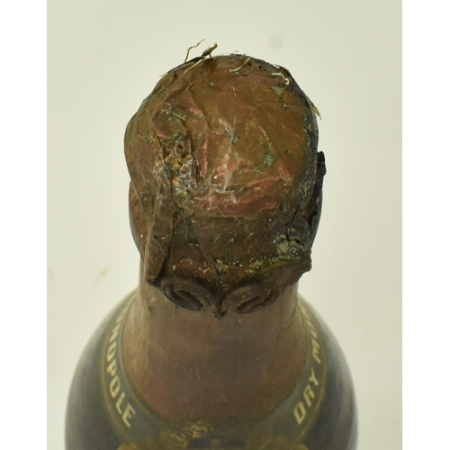 251 - Heidsieck & Co, Reims - A Dry Monopole 1929 vintage champagne bottle. Reserved for England. Cl and p... 