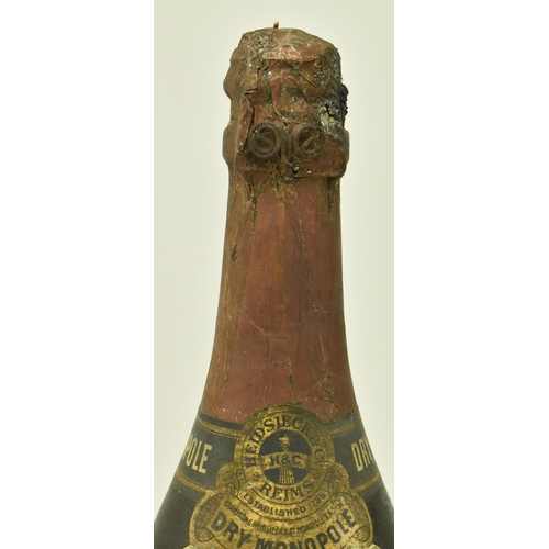 251 - Heidsieck & Co, Reims - A Dry Monopole 1929 vintage champagne bottle. Reserved for England. Cl and p... 