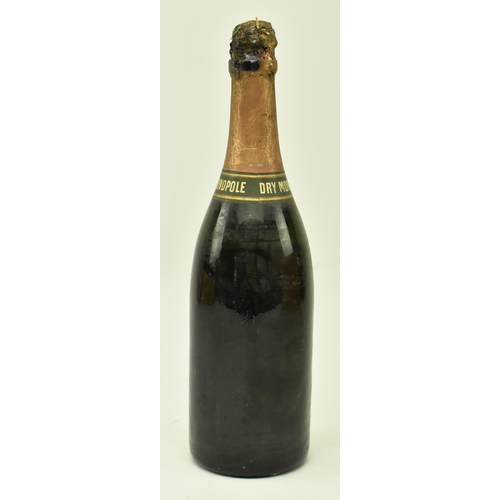 251 - Heidsieck & Co, Reims - A Dry Monopole 1929 vintage champagne bottle. Reserved for England. Cl and p... 