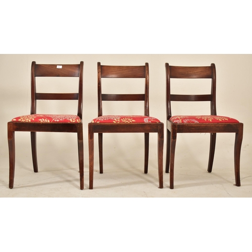 433 - A set of six Regency George IV early 19th century mahogany sabre leg dining chairs. Each chair havin... 