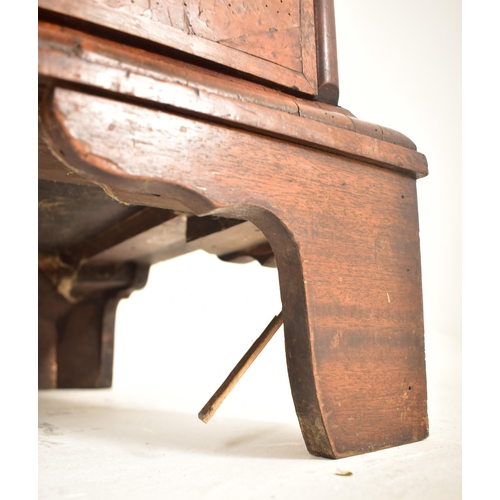 472 - An early 18th century Queen Anne burr walnut chest of drawers. The chest of drawers featuring two sm... 