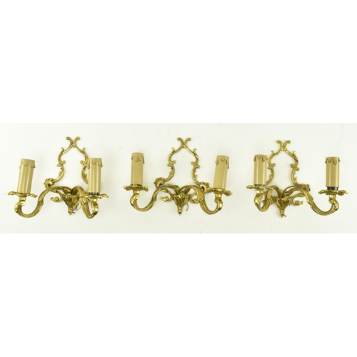 392 - A set of three French inspired 20th century Rococo manner gilded metal wall sconces applique. Each l... 