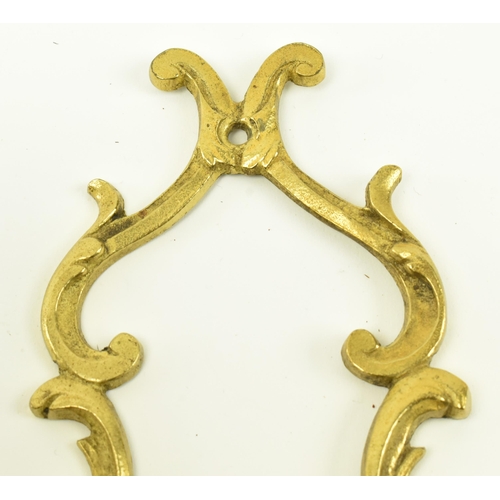 392 - A set of three French inspired 20th century Rococo manner gilded metal wall sconces applique. Each l... 