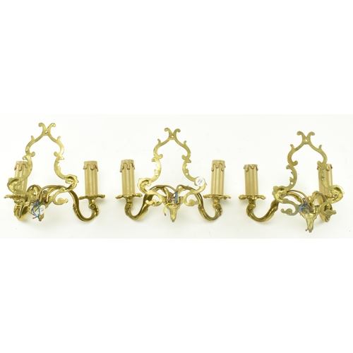 392 - A set of three French inspired 20th century Rococo manner gilded metal wall sconces applique. Each l... 