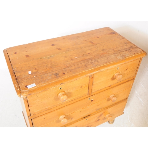 865 - An early 20th Century pine chest of drawers, having two over two configuration of drawers with turne... 