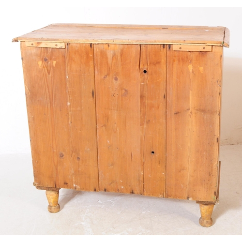 865 - An early 20th Century pine chest of drawers, having two over two configuration of drawers with turne... 