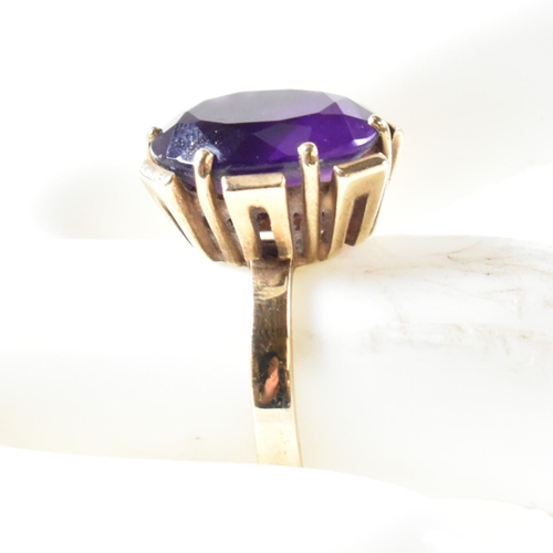 138 - A hallmarked 9ct gold and amethyst ring. The ring bearing import hallmark for London 1979. Weight 5g... 