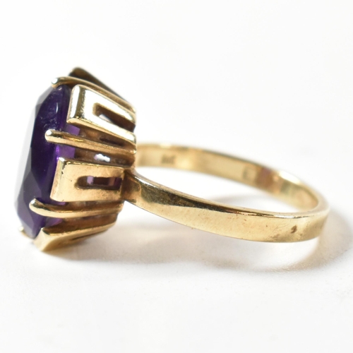 138 - A hallmarked 9ct gold and amethyst ring. The ring bearing import hallmark for London 1979. Weight 5g... 