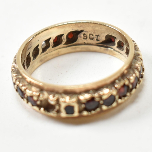 141 - Three 9ct yellow gold and garnet rings. The rings to include a hallmarked 9ct gold and oval cut garn... 