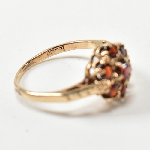 141 - Three 9ct yellow gold and garnet rings. The rings to include a hallmarked 9ct gold and oval cut garn... 