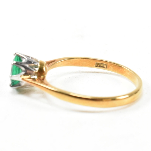 15 - A hallmarked 18ct gold and emerald solitaire ring. The ring set with a round mixed cut emerald. Hall... 