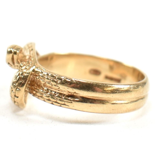 152 - A hallmarked 9ct gold entwined snake ring. The ring having a double entwined snake design with cross... 