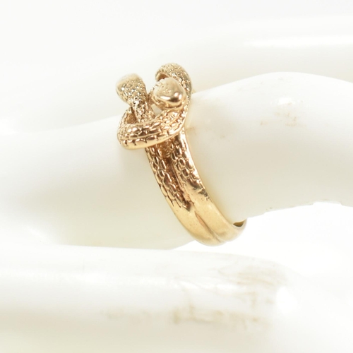 152 - A hallmarked 9ct gold entwined snake ring. The ring having a double entwined snake design with cross... 