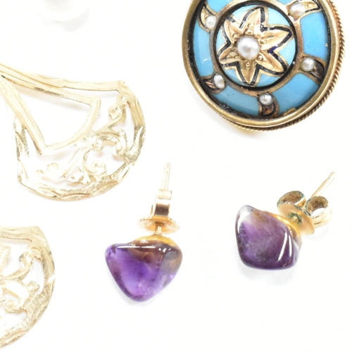 177 - A pair of 14ct gold and amethyst stud earrings and 14ct gold jewellery fragments AF. The lot to incl... 