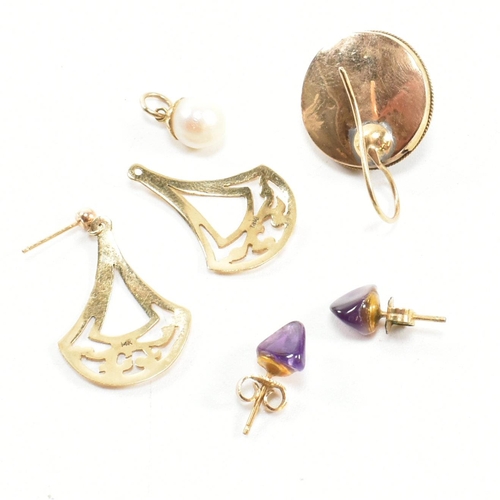 177 - A pair of 14ct gold and amethyst stud earrings and 14ct gold jewellery fragments AF. The lot to incl... 