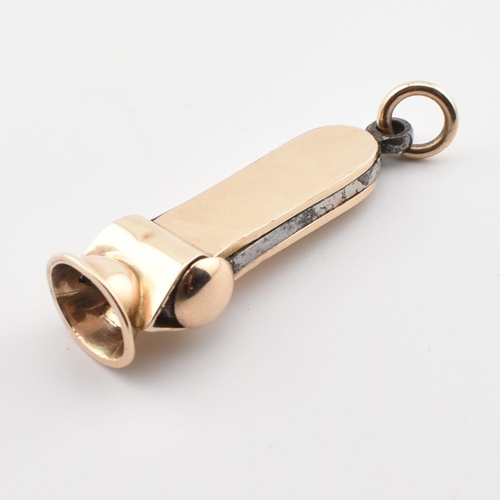 179 - A hallmarked 9ct gold cigar cutter. The cigar cutter having partially legible hallmarks. Measures 4.... 