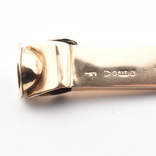 179 - A hallmarked 9ct gold cigar cutter. The cigar cutter having partially legible hallmarks. Measures 4.... 