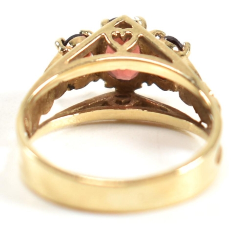 191 - A hallmarked 9ct gold and garnet trilogy ring. The ring set with three graduating four claw set oval... 