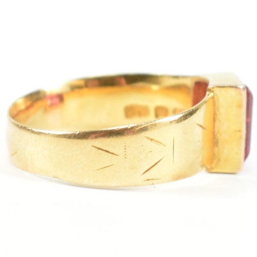 192 - A hallmarked 18ct gold and pink paste ring. The ring set with a single bezel set baguette cut pink p... 