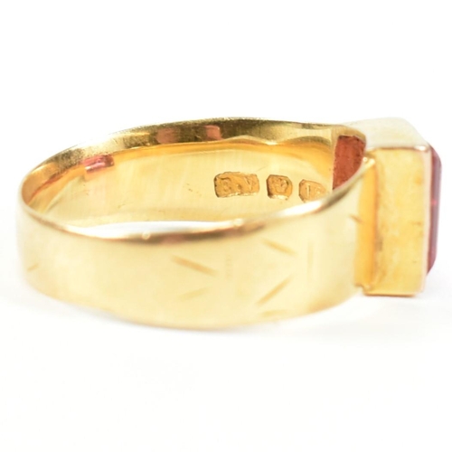 192 - A hallmarked 18ct gold and pink paste ring. The ring set with a single bezel set baguette cut pink p... 