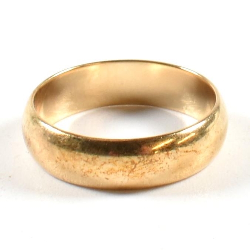 241 - A hallmarked 9ct gold band ring. The gold band ring hallmarked for London. Size Q.5. Weighs 4.4g. Al... 