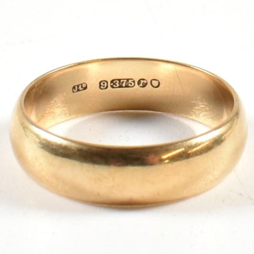 241 - A hallmarked 9ct gold band ring. The gold band ring hallmarked for London. Size Q.5. Weighs 4.4g. Al... 