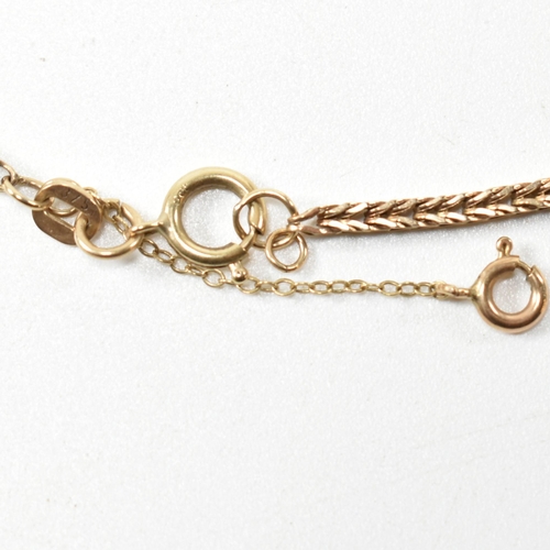 267 - A hallmarked 9ct gold foxtail chain necklace. The 9ct gold necklace having foxtail chain links to sp... 