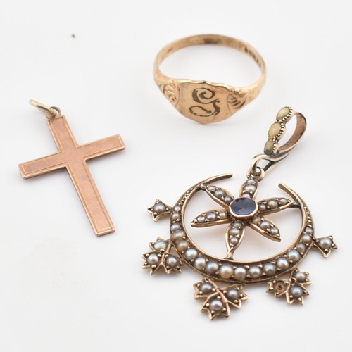 284 - A hallmarked 9ct gold signet ring and two 9ct gold necklace pendants. The lot to include a hallmarke... 