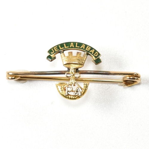 285 - A 15ct gold and enamel WWI Somerset Light Infantry sweetheart brooch. The brooch having green enamel... 