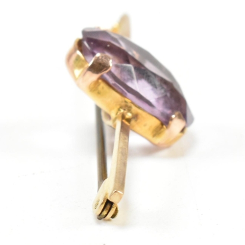 288 - A yellow metal and amethyst bar brooch pin. The brooch marked WBs 9. Tests indicate 9ct gold to the ... 