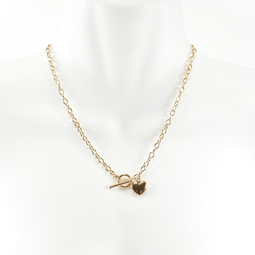 300 - A hallmarked 9ct gold T-bar necklace with heart pendant. The 9ct gold cable chain necklace having a ... 