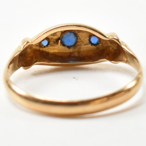 315 - A George V hallmarked 18ct gold, sapphire and diamond boat ring. The 18ct gold boat ring having thre... 