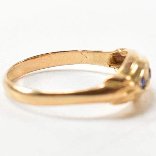 315 - A George V hallmarked 18ct gold, sapphire and diamond boat ring. The 18ct gold boat ring having thre... 