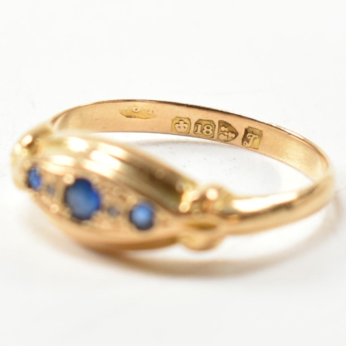 315 - A George V hallmarked 18ct gold, sapphire and diamond boat ring. The 18ct gold boat ring having thre... 