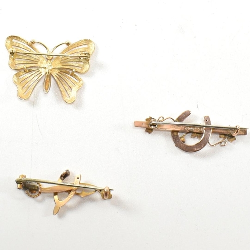 321 - Three hallmarked 9ct gold brooch pins. The brooch pins to include an Edwardian hallmarked 9ct gold b... 