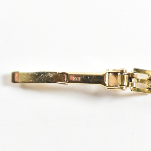 326 - A hallmarked 9ct gold Accurist ladies wrist watch. The 9ct gold Accurist watch having mixed Roman nu... 