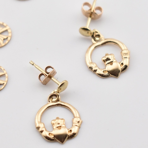 391 - Two pairs of 9ct gold pendant earrings. The earrings to include a pair of hallmarked 9ct gold Maltes... 