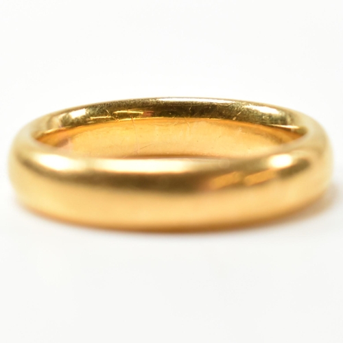 44 - A hallmarked 22ct gold band ring. The band ring hallmarked for Birmingham, 1930. Maker's mark KBSP. ... 