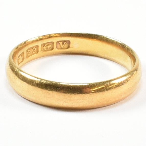 65 - A hallmarked 22ct gold band ring. Hallmarked for Birmingham, 1945. Sponsor's mark rubbed. Size P.5. ... 