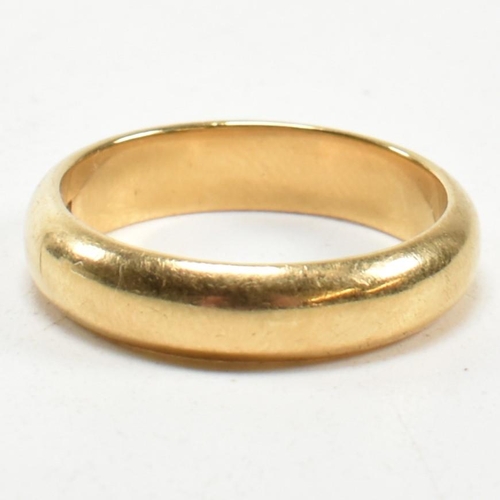 73 - A hallmarked 18ct gold band ring. Hallmarked for Chester, 1960. Sponsor's mark R&S. Size Q.5. Weighs... 