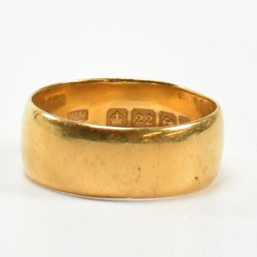 79 - An early 20th century hallmarked 22ct gold band ring. Hallmarked for Birmingham, 1918. Sponsor's mar... 