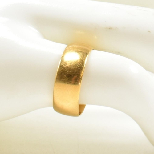 79 - An early 20th century hallmarked 22ct gold band ring. Hallmarked for Birmingham, 1918. Sponsor's mar... 