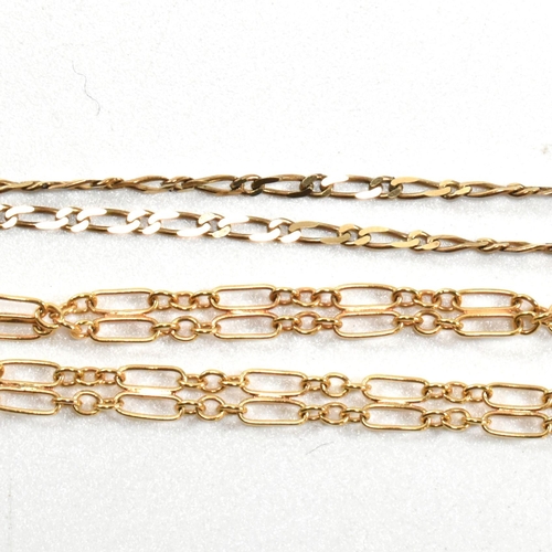 90 - Two hallmarked 9ct gold chain bracelets. The bracelets to include an Italian hallmarked 9ct gold dou... 