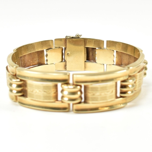 31 - A 14ct gold yellow gold bracelet. The bracelet formed with rectangular tank style links with etched ... 