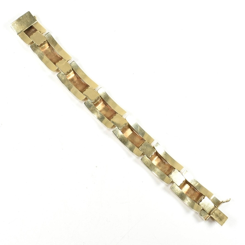 31 - A 14ct gold yellow gold bracelet. The bracelet formed with rectangular tank style links with etched ... 