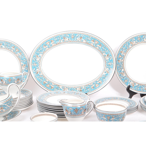 1A - Wedgwood - A 20th Century vintage china porcelain Wedgwood dinner service in the Florentine turquois... 