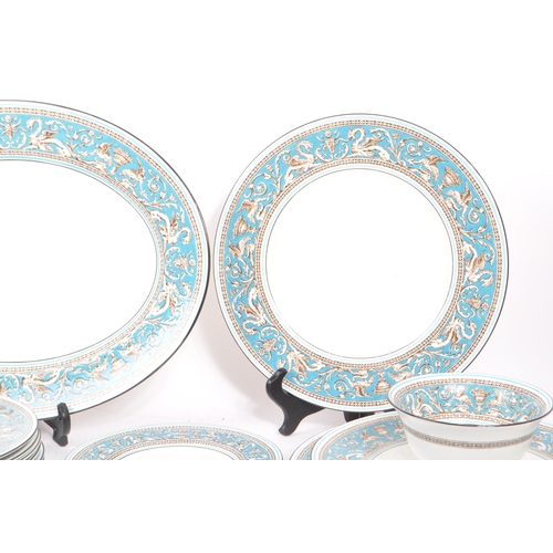 1A - Wedgwood - A 20th Century vintage china porcelain Wedgwood dinner service in the Florentine turquois... 